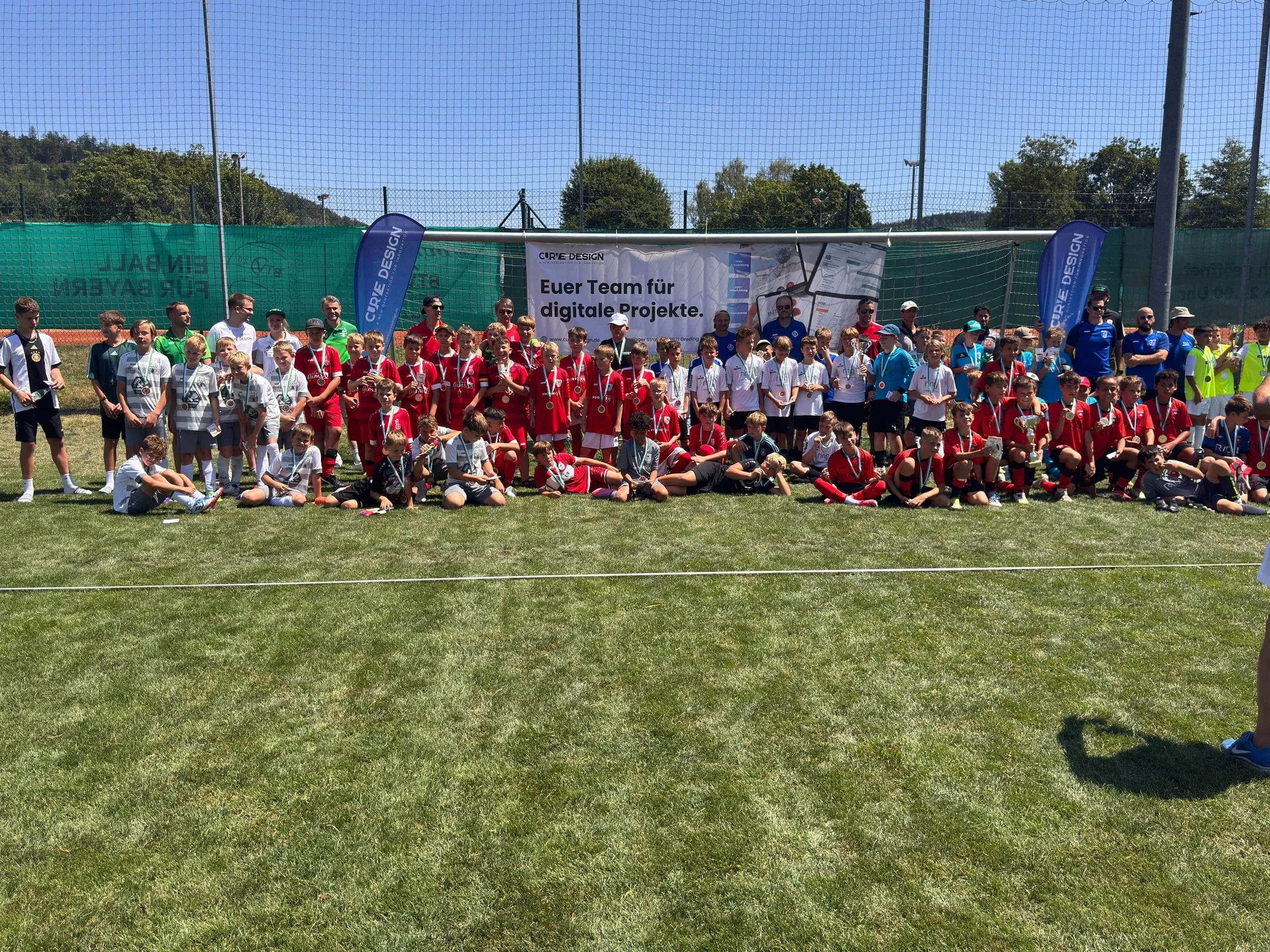 Nachwuchsmannschaften beim 2. CurveDesign-Cup auf der Sportanlage des TSV Greding.