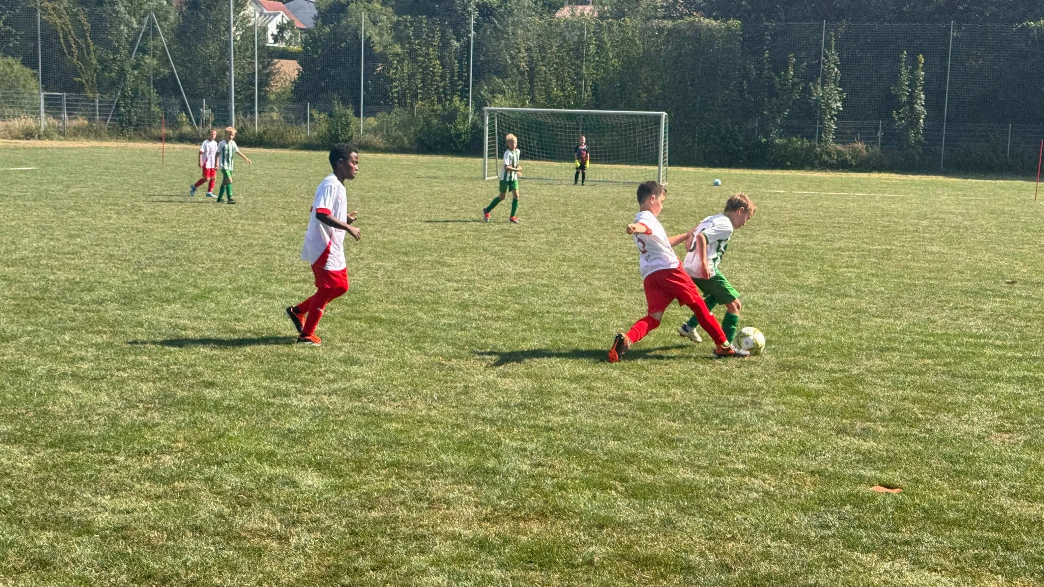 Nachwuchsspieler in einer Spielsituation beim 2. CurveDesign-Cup.